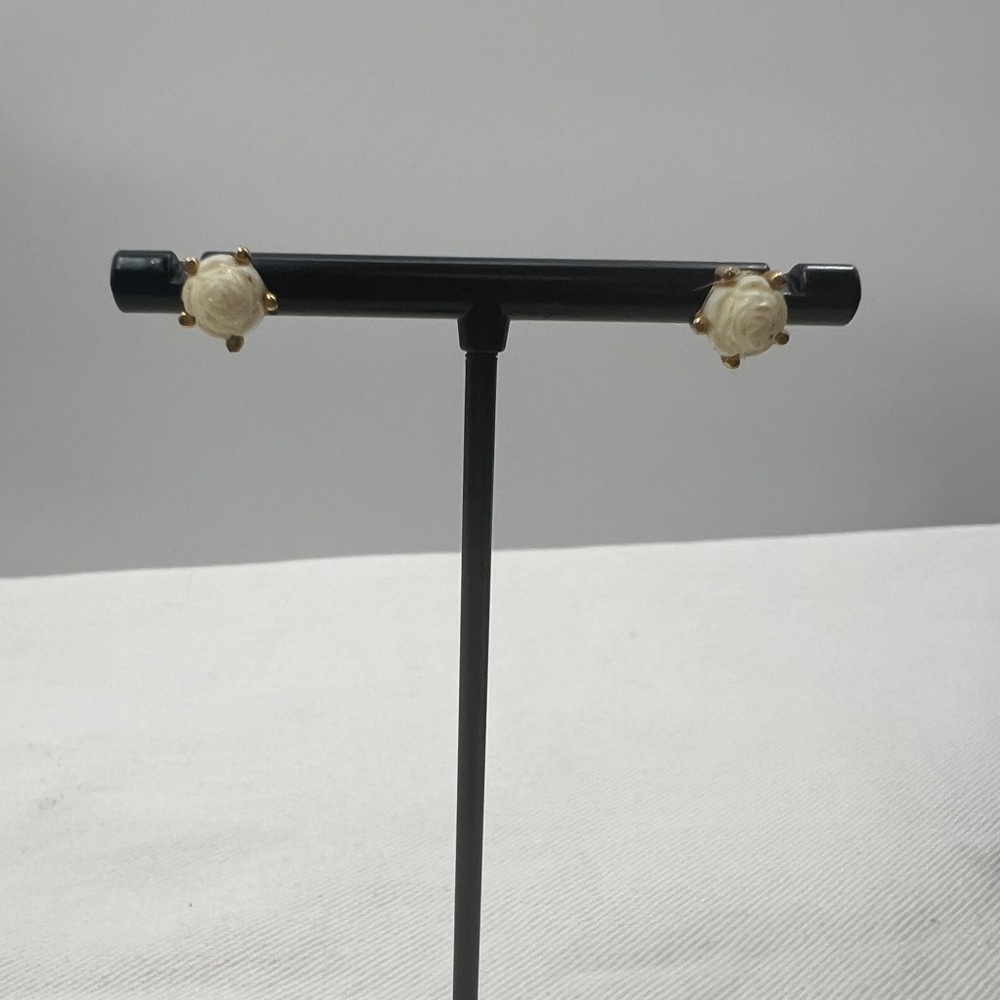 MONET WHITE ROSE ACRYLIC STUD GOLD TONE STUD EARRINGS SIGNED